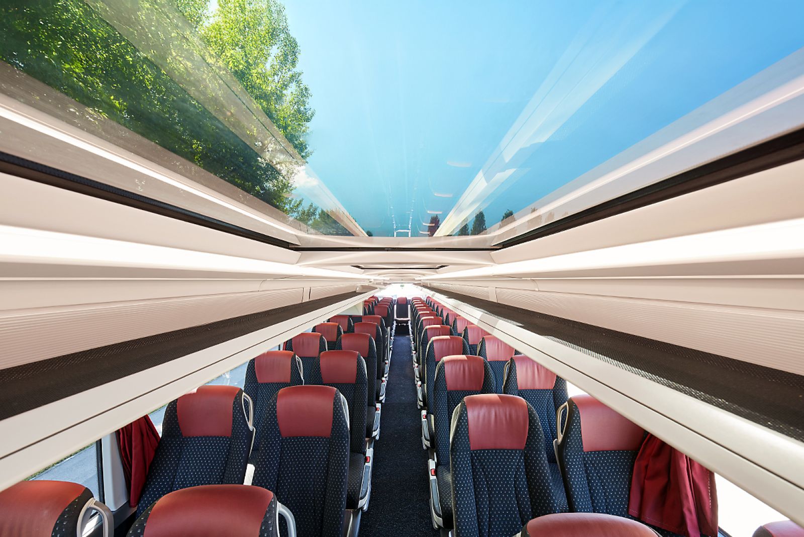 Bus 82-Sitzer Innenansicht.