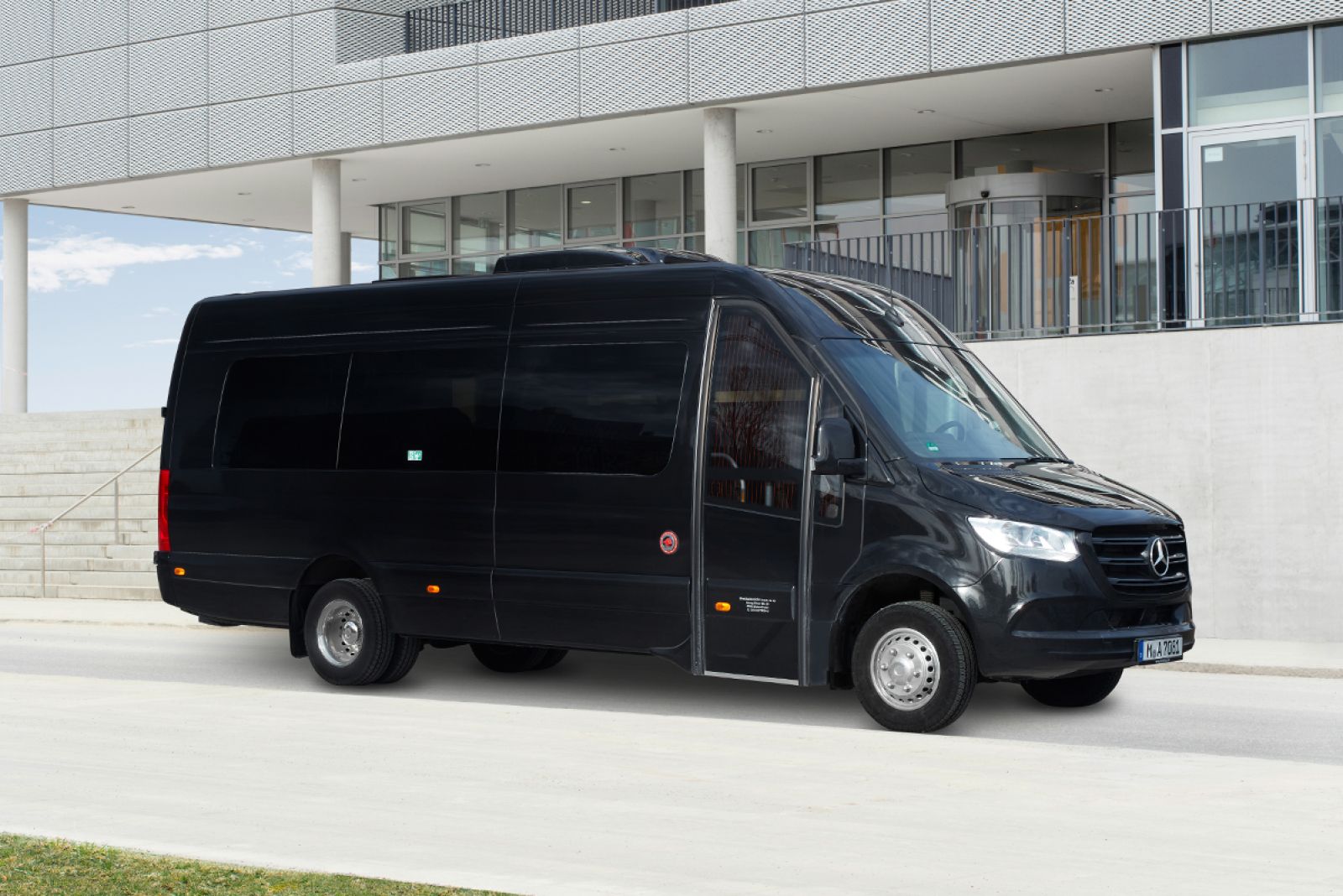 Mercedes Benz Sprinter 519 CDI von der Seite.
