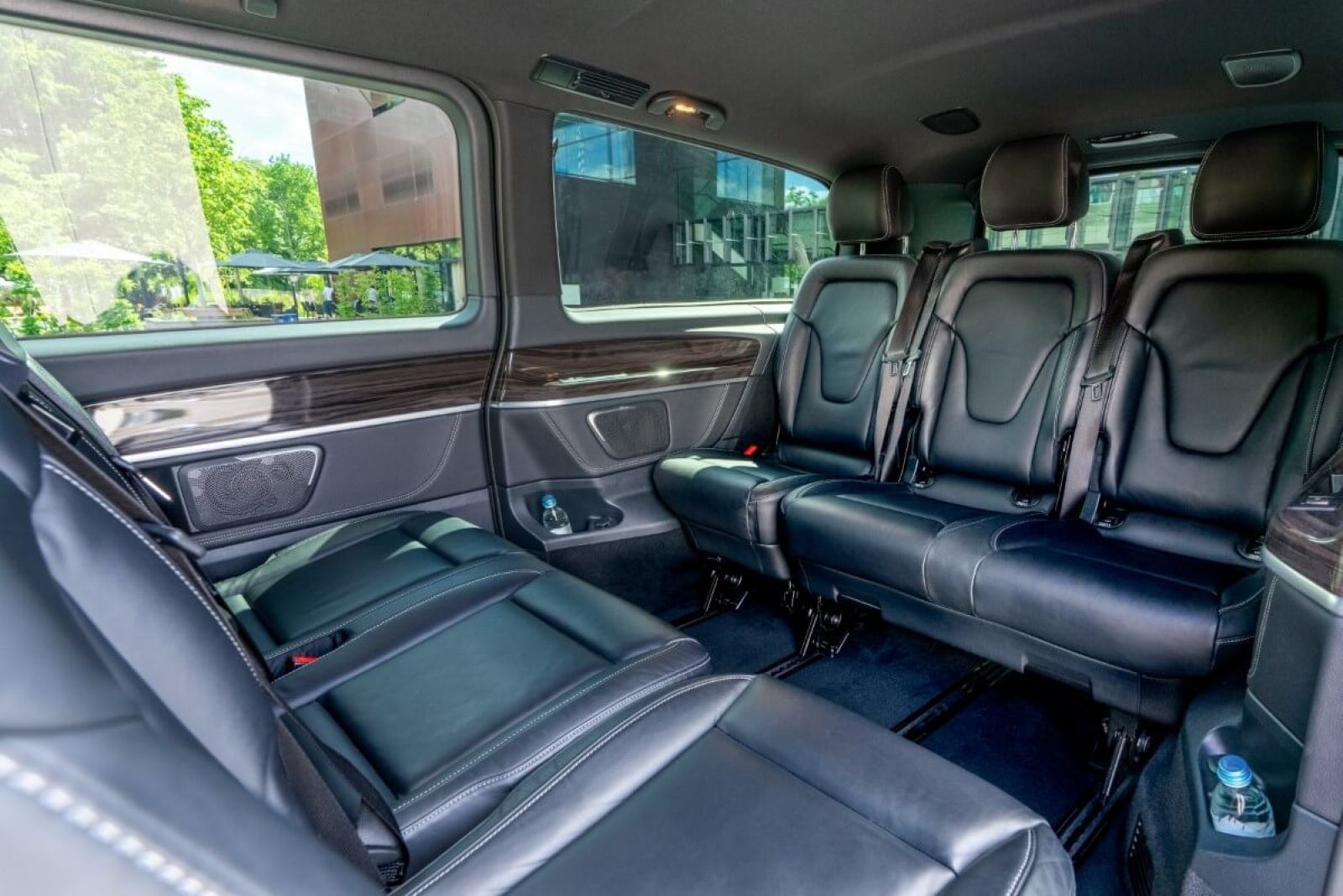 Minivan Mercedes V300d 4matic Innenraum hinten.