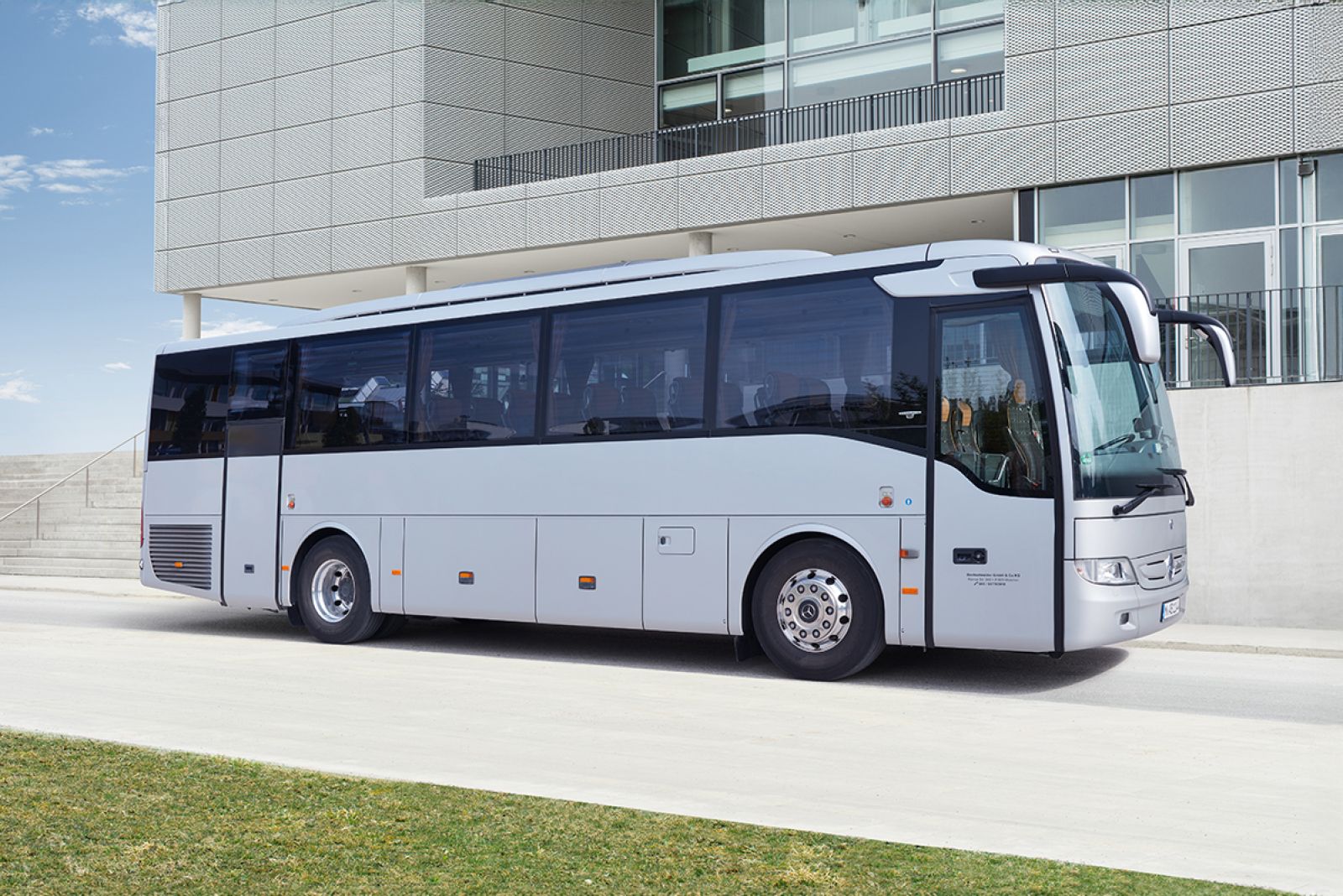 Mercedes Benz Tourismo RH von der Seite.