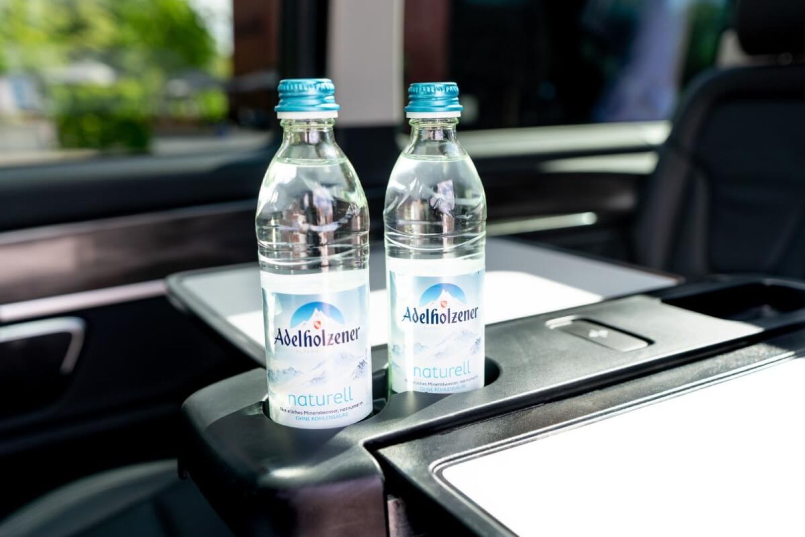 Minivan Mercedes V300d 4matic Getränkehalter.